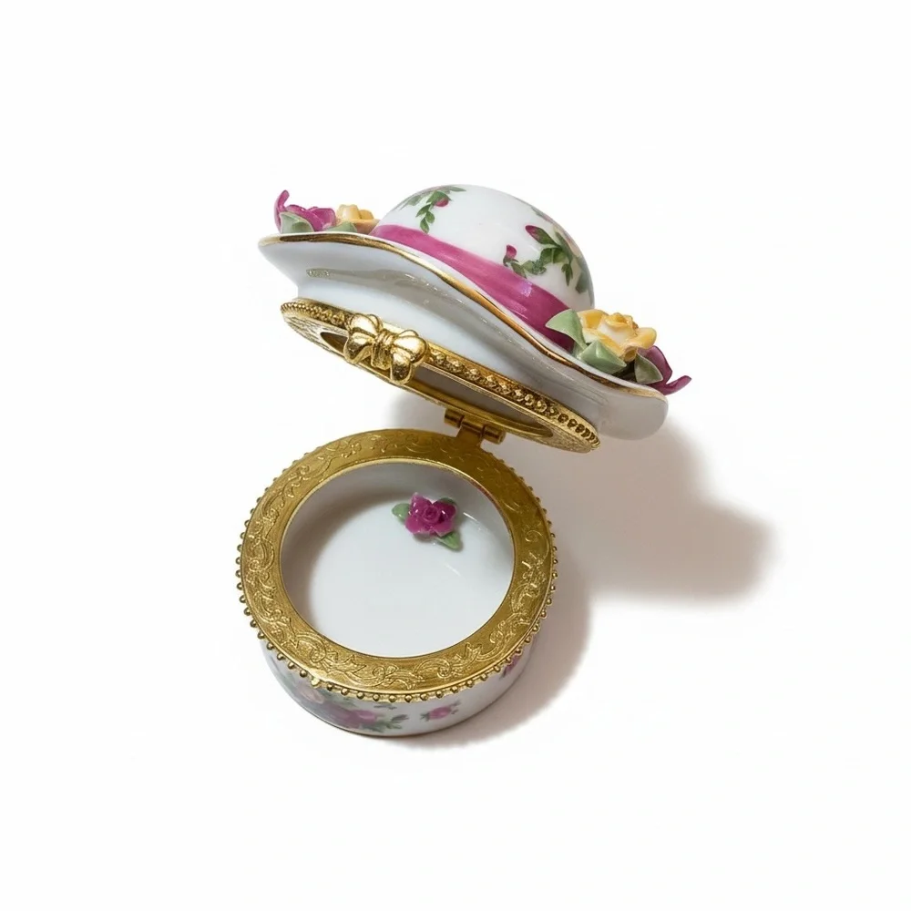 Old Country Roses, hinged hat trinket box Royal Albert LLC, 1962